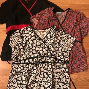 ✨LOT✨3 SCRUB TOPS